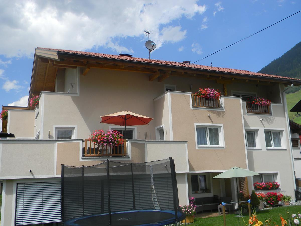 Haus Zentner Hotell Nauders Exteriör bild