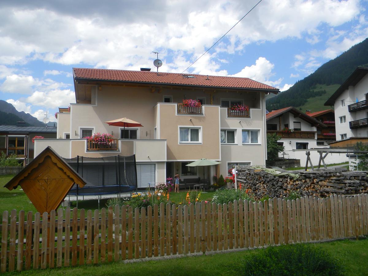 Haus Zentner Hotell Nauders Exteriör bild